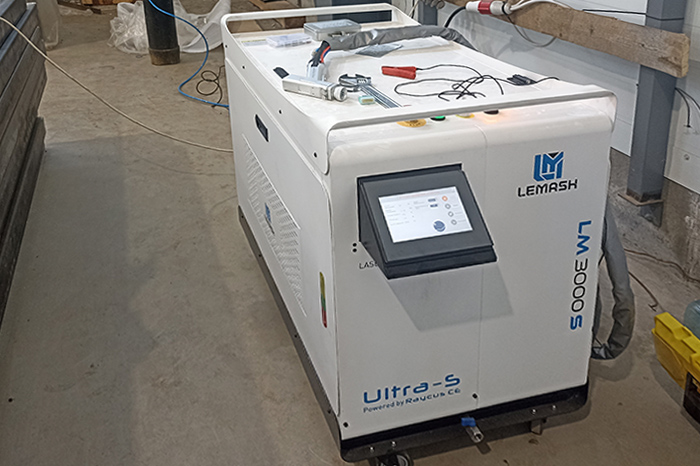 Станок ручной лазерной сварки и чистки металла LEMASH ULTRA-S 3000W Raycus