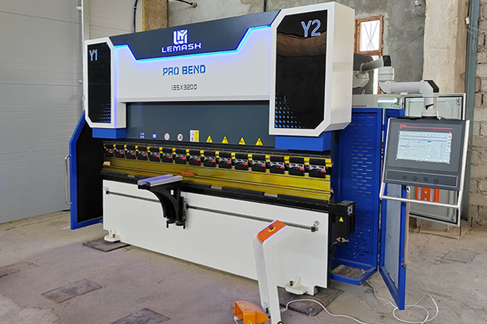 Гидравлический листогибочный пресс с ЧПУ LEMASH PROBEND 3200×135