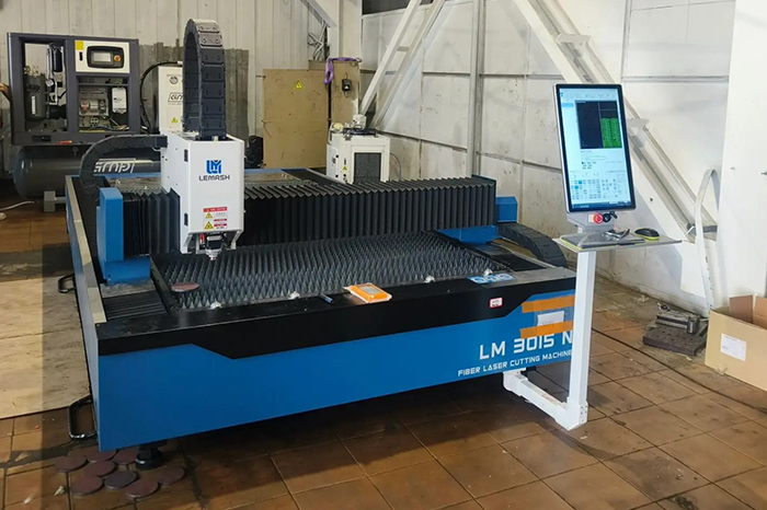 Волоконный лазерный станок LEMASH LM3015N 3000W