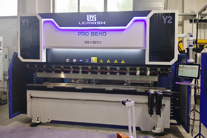 Гидравлический листогибочный пресс с ЧПУ LEMASH PROBEND 3200×135