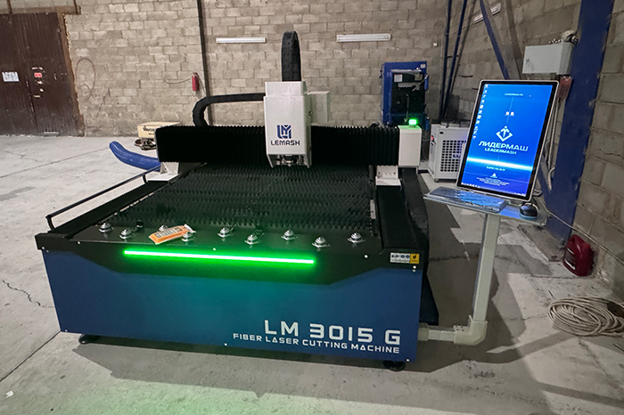 Волоконный лазерный станок LEMASH LM3015G 3000W