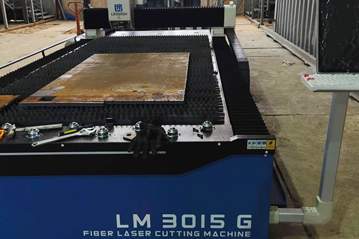 Волоконный лазерный станок LEMASH LM3015G 3000W