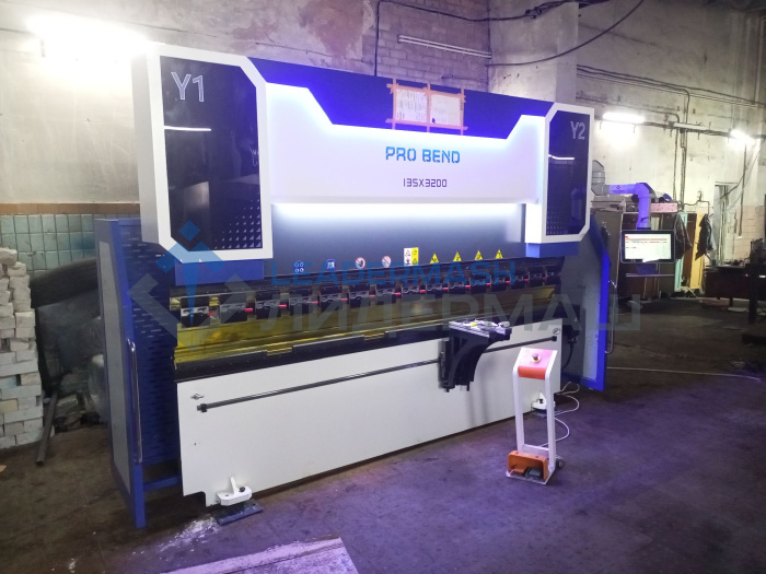 Компания «ЛИДЕРМАШ» успешно завершила проект по оснащению производственного предприятия, специализирующегося на производстве оборудования для бассейнов, современным гидравлическим листогибочным прессом с ЧПУ LEMASH PROBEND 3200×135. Гидравлический листогибочный пресс с ЧПУ LEMASH PROBEND 3200×135