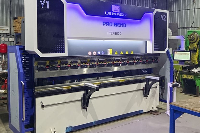 Гидравлический листогибочный пресс с ЧПУ LEMASH PROBEND 3200×175