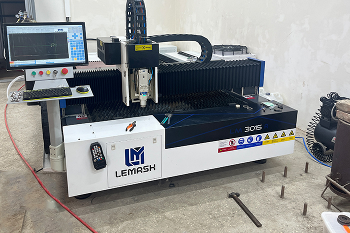 Оптоволоконный лазерный станок LEMASH LM3015A 6000W