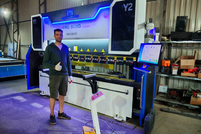 Гидравлический листогибочный пресс с ЧПУ LEMASH PROBEND 3200×135