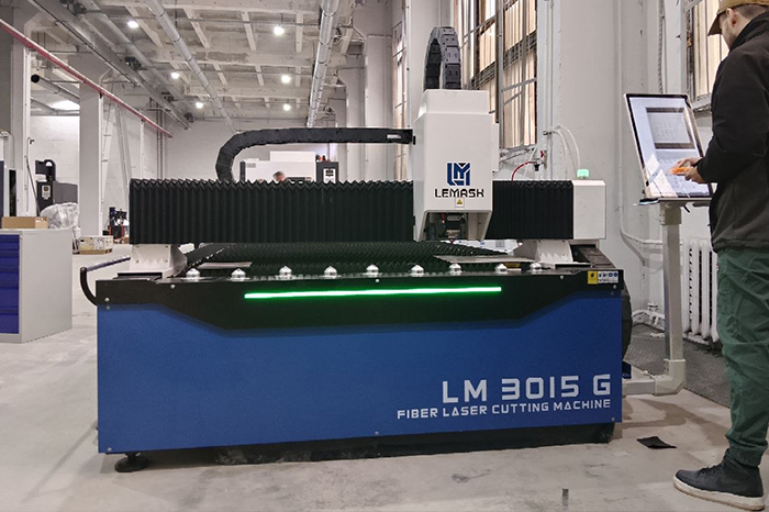 Волоконный лазерный станок LEMASH LM3015G 3000W