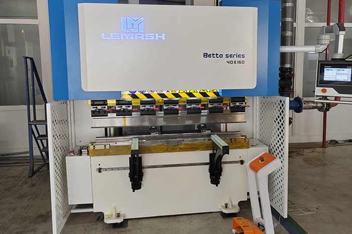 Гидравлический листогибочный пресс с ЧПУ LEMASH BETTA 1600×40