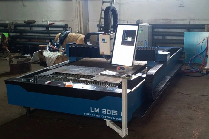 Волоконный лазерный станок LEMASH LM3015N 3000W