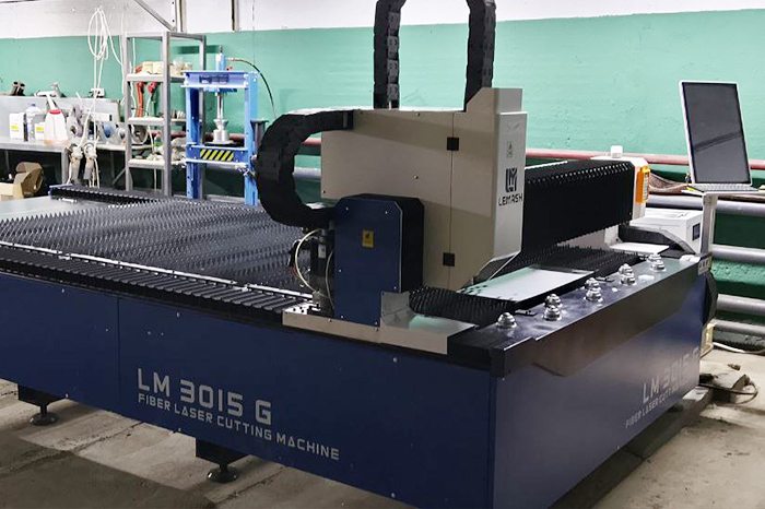 Волоконный лазерный станок LEMASH LM3015G 1500W