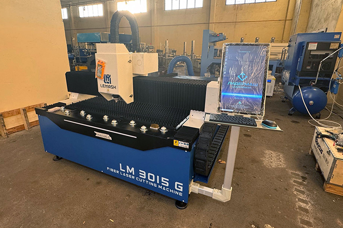 Волоконный лазерный станок LEMASH LM3015G 3000W