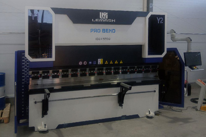 Гидравлический листогибочный пресс с ЧПУ LEMASH PROBEND 3200×100