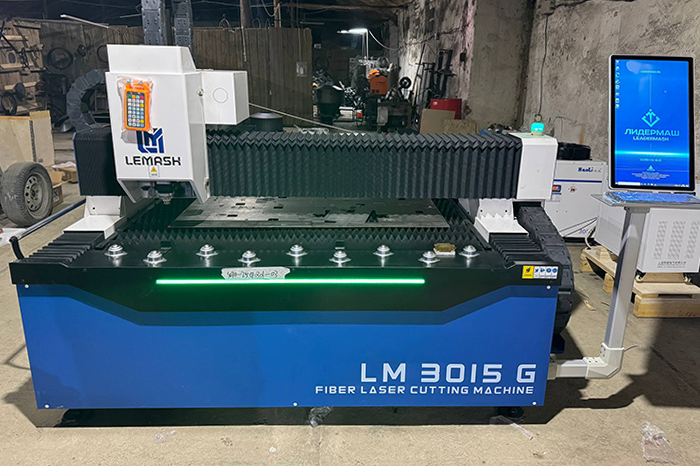 Волоконный лазерный станок LEMASH LM3015G 3000W