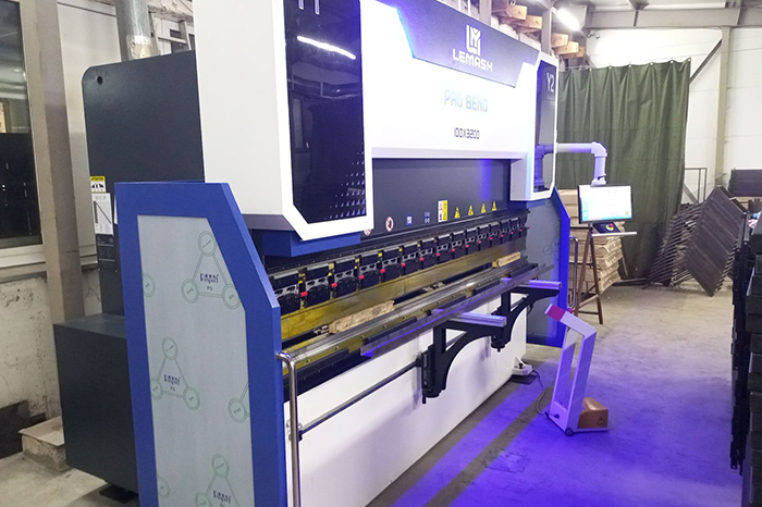 Гидравлический листогибочный пресс с ЧПУ LEMASH PROBEND 3200×100