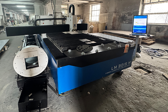 Комбинированный лазерный станок LEMASH LM3015M 1500W