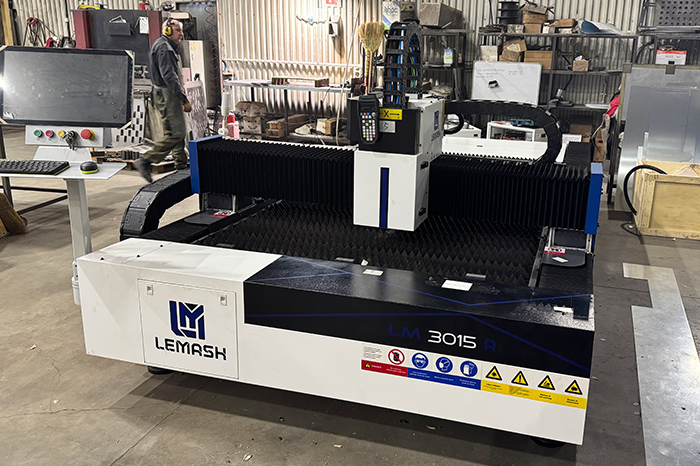 Оптоволоконный лазерный станок LEMASH LM3015A 1500W