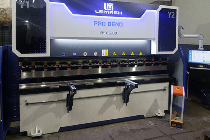 Гидравлический листогибочный пресс с ЧПУ LEMASH PROBEND 3200×135