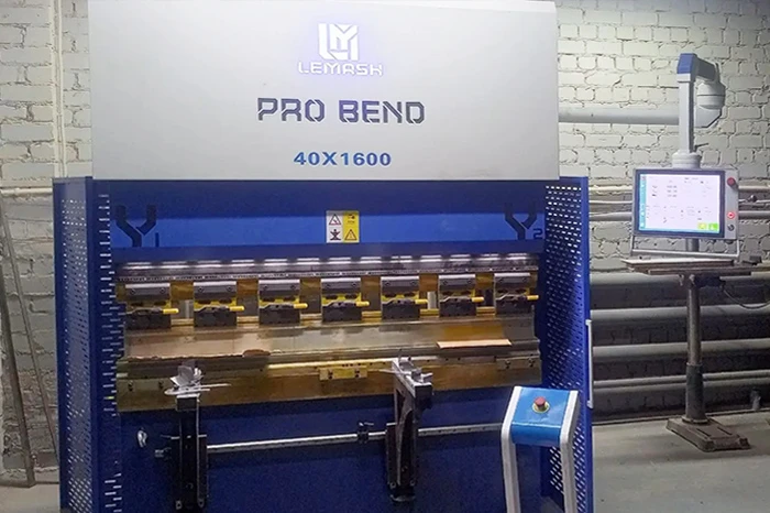 Гидравлический листогибочный пресс с ЧПУ LEMASH PROBEND 1600×40