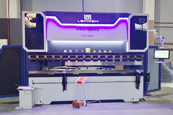 Гидравлический листогибочный пресс с ЧПУ LEMASH PROBEND 3200×175