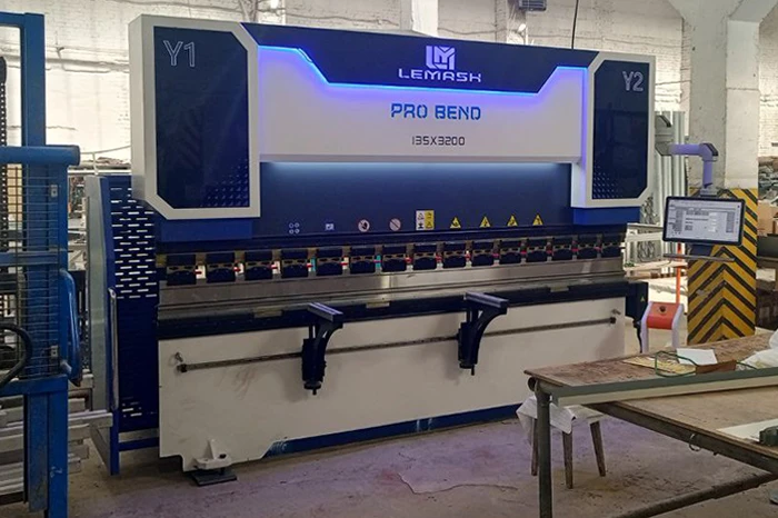 Гидравлический листогибочный пресс с ЧПУ LEMASH PROBEND 3200×135