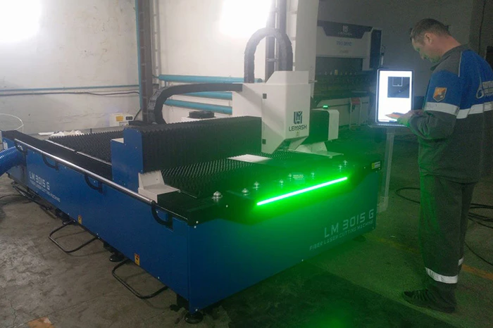 Волоконный лазерный станок LEMASH LM3015G 3000W