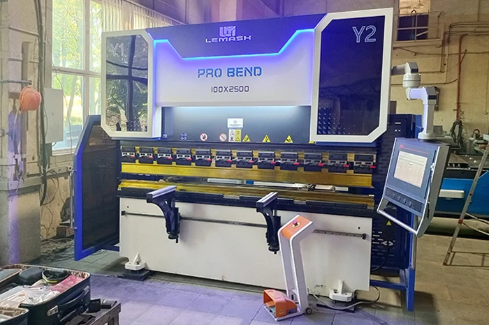 Гидравлический листогибочный пресс с ЧПУ LEMASH PROBEND 2500×100