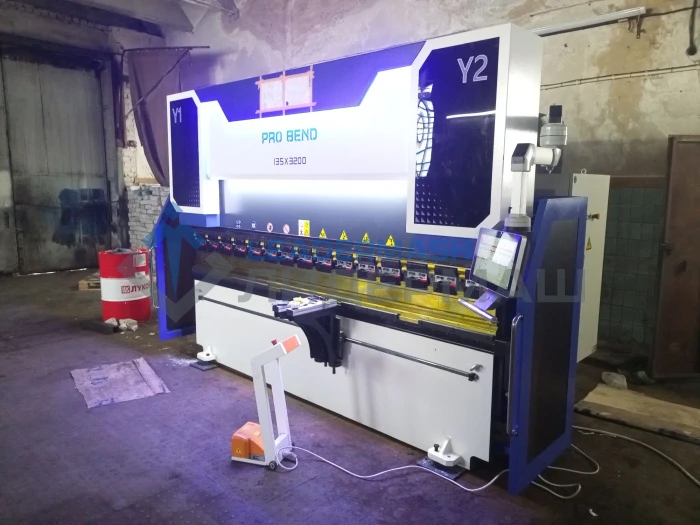 Компания «ЛИДЕРМАШ» успешно завершила проект по оснащению производственного предприятия, специализирующегося на производстве оборудования для бассейнов, современным гидравлическим листогибочным прессом с ЧПУ LEMASH PROBEND 3200×135. Гидравлический листогибочный пресс с ЧПУ LEMASH PROBEND 3200×135