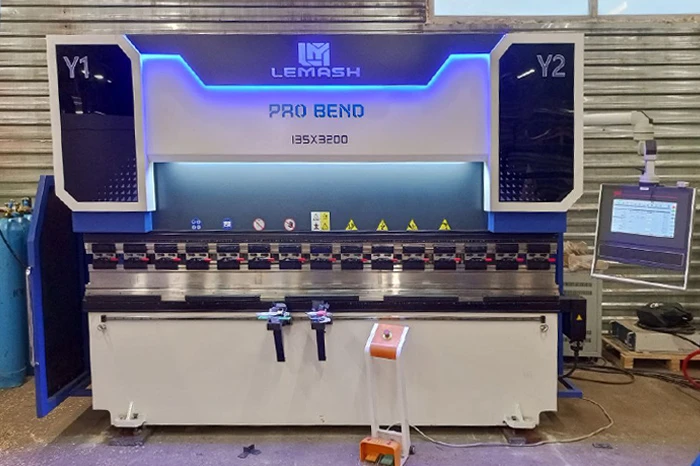 Гидравлический листогибочный пресс с ЧПУ LEMASH PROBEND 3200×135