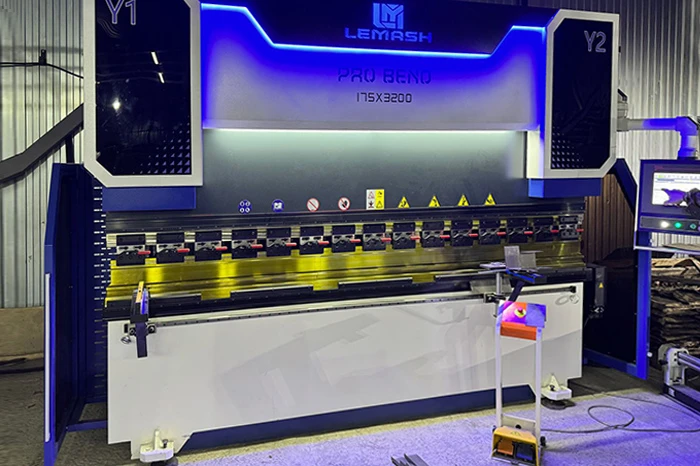 Гидравлический листогибочный пресс с ЧПУ LEMASH PROBEND 3200×175