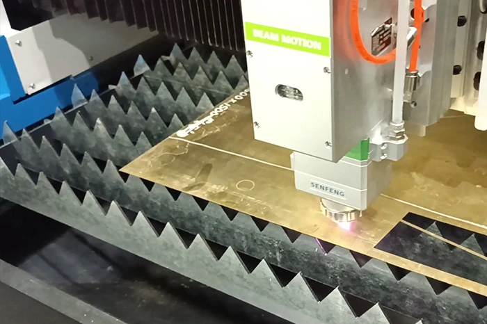 Волоконный лазерный станок SENFENG SF3015G 3000W