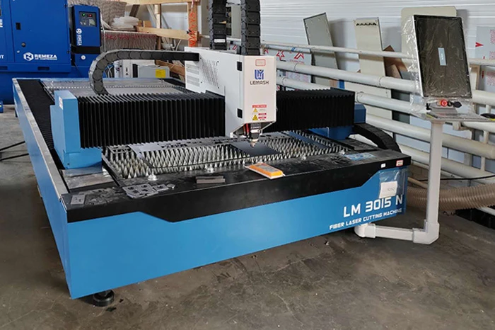 Волоконный лазерный станок LEMASH LM3015N 3000W