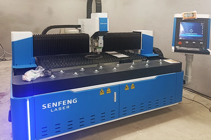 Волоконный лазерный станок SENFENG SF3015G 3000W