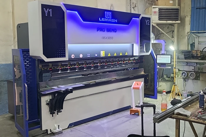 Гидравлический листогибочный пресс с ЧПУ LEMASH PROBEND 3200×135