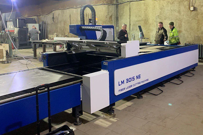 Волоконный лазерный станок LEMASH LM3015NE 3000W